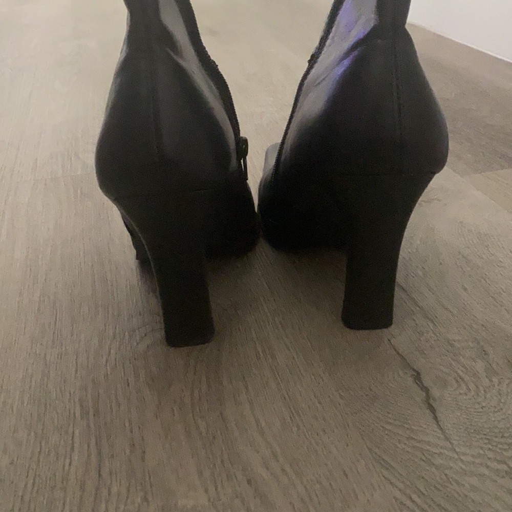 Square toed length boots - Picture 3 of 4
